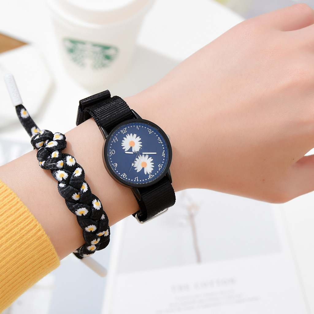 Reloj de cristal azul pequeña daisy reloj ins viento estudiante reloj de moda canvas pareja girlfriends crisantemos reloj de pulsera Application Scenario