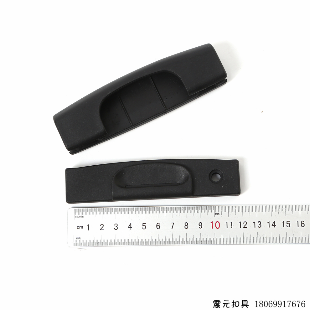 Zhenyuan fasteners are in stock and available for black sewing handles, thread stepping handles, and non-woven bag sewing handles Application Scenario