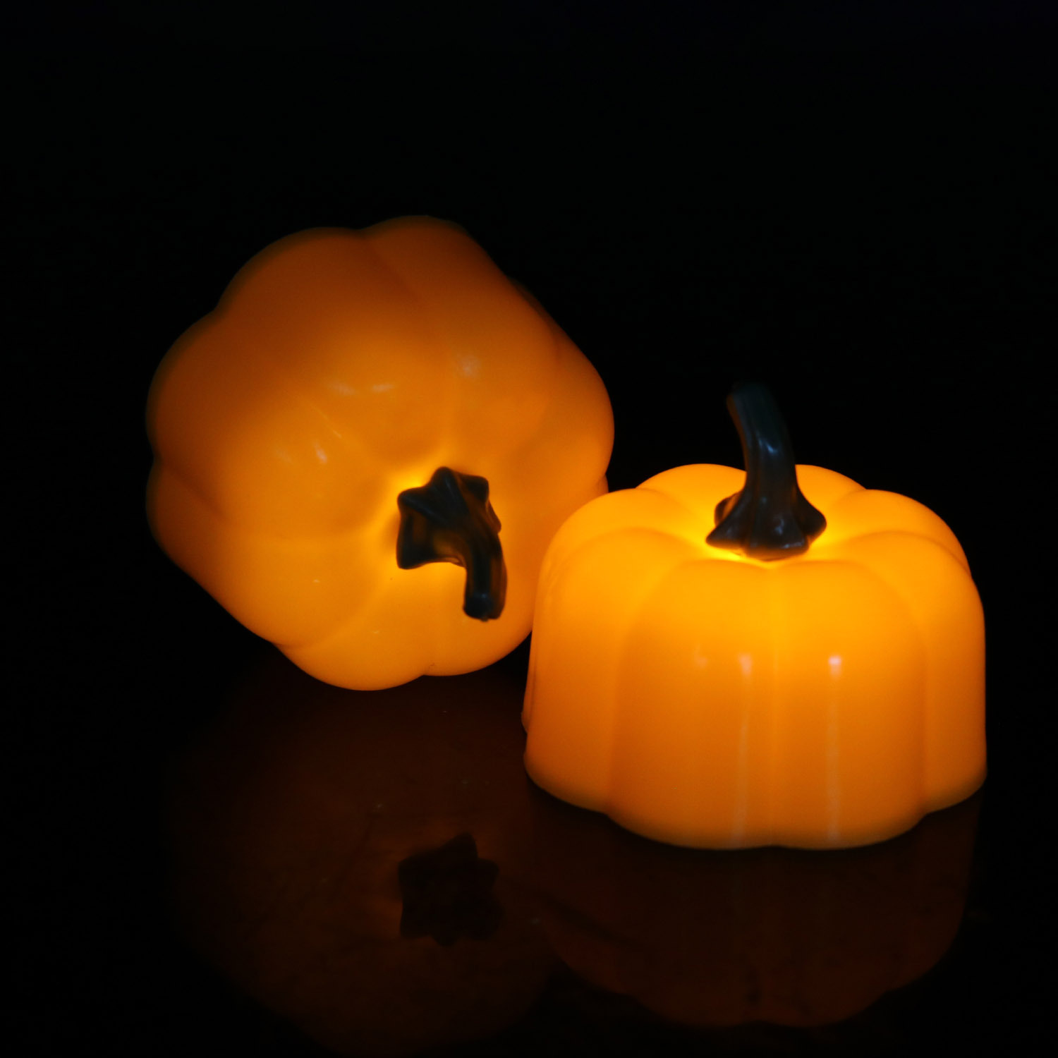 Pumpkin candle lanterns, Halloween decorative candle lanterns, decorative handicrafts and ornaments details Picture