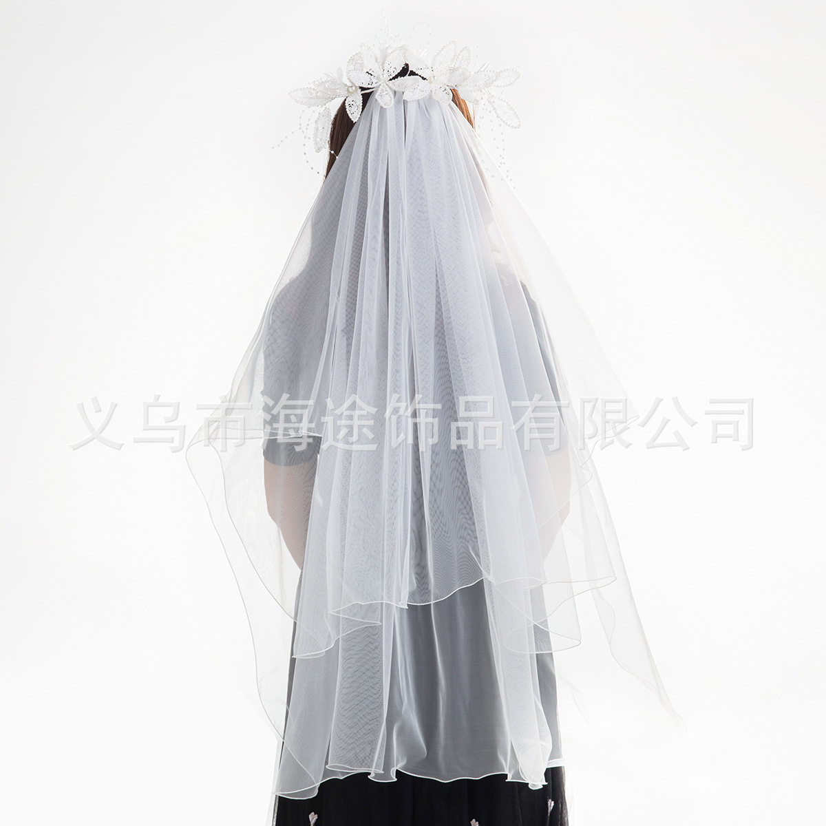 The 2021 new bride's veil is super ethereal, featuring pearl petal mesh, hairpins, lace, and is a popular photo and travel photo veil
