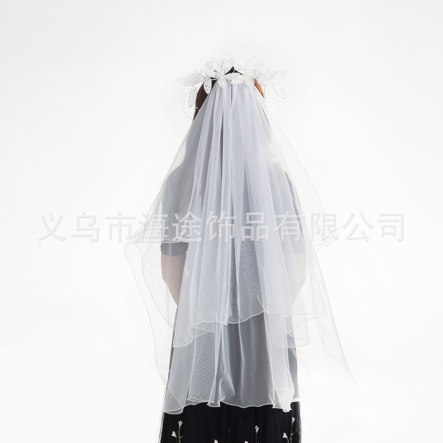 The 2021 new bride's veil is super ethereal, featuring pearl petal mesh, hairpins, lace, and is a popular photo and travel photo veil details Picture