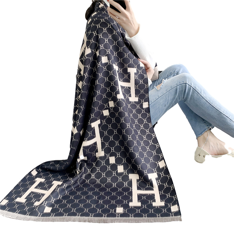 قطعة جديدة من 2021 من الوشاح الأزرق من الصوف Item Picture