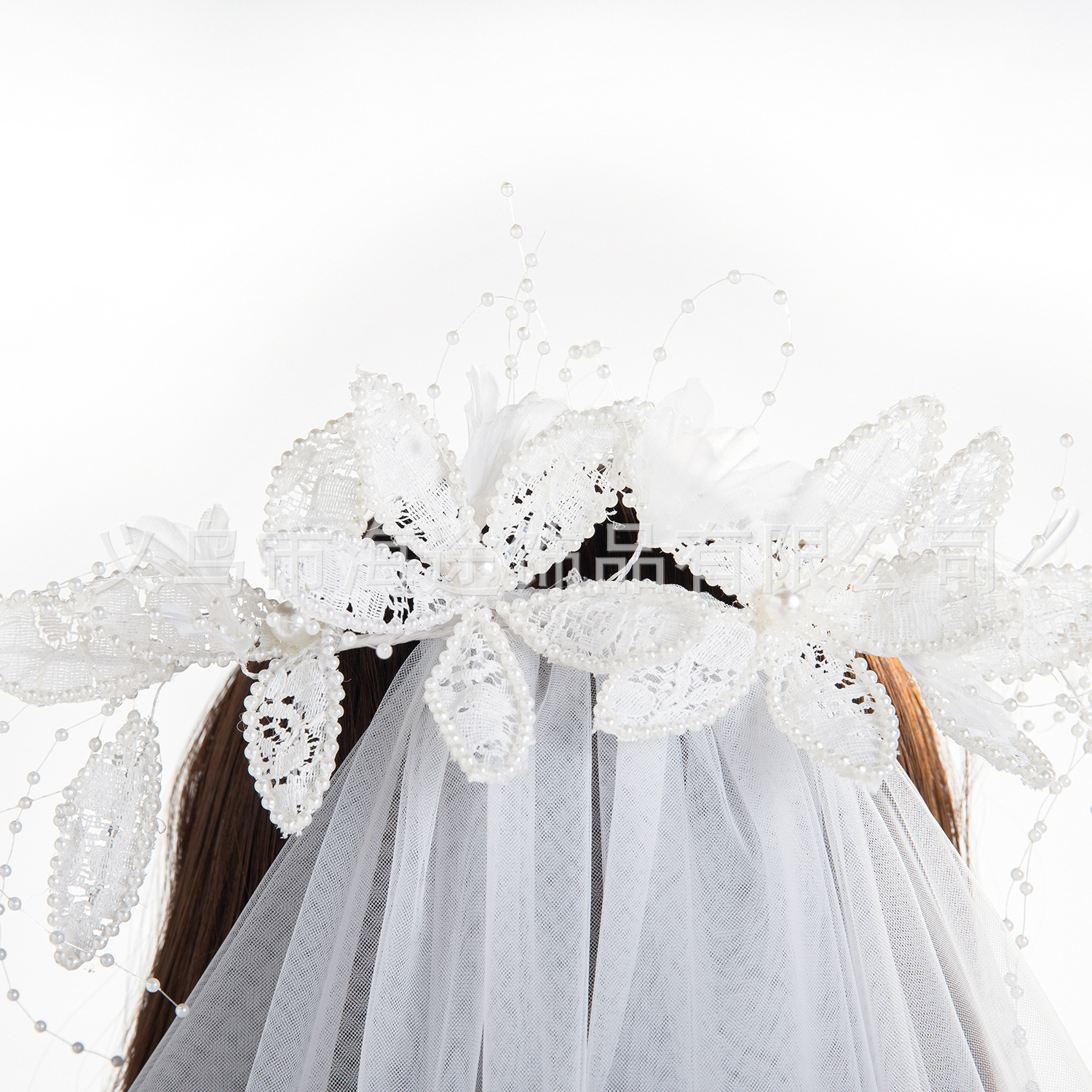 The 2021 new bride's veil is super ethereal, featuring pearl petal mesh, hairpins, lace, and is a popular photo and travel photo veil Specification image