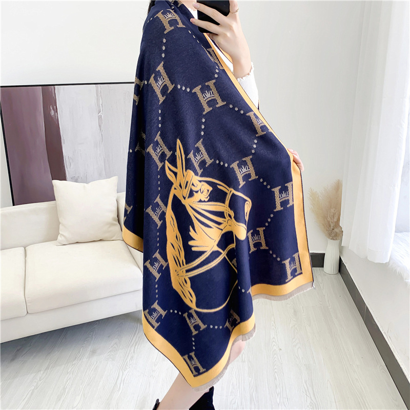 21款欧美马车仿羊绒围巾少女秋冬季流苏长款加厚披肩现货保暖围脖