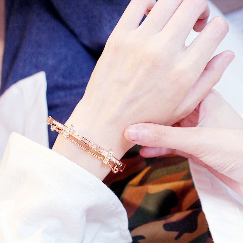 Korean-style fashionable, simple and luxurious English letter bracelets, student bracelets, girls' bracelets, wristbands, jewelry, birthday gifts details Picture