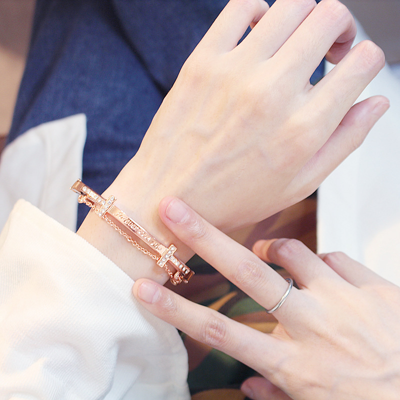 Korean-style fashionable, simple and luxurious English letter bracelets, student bracelets, girls' bracelets, wristbands, jewelry, birthday gifts Specification image