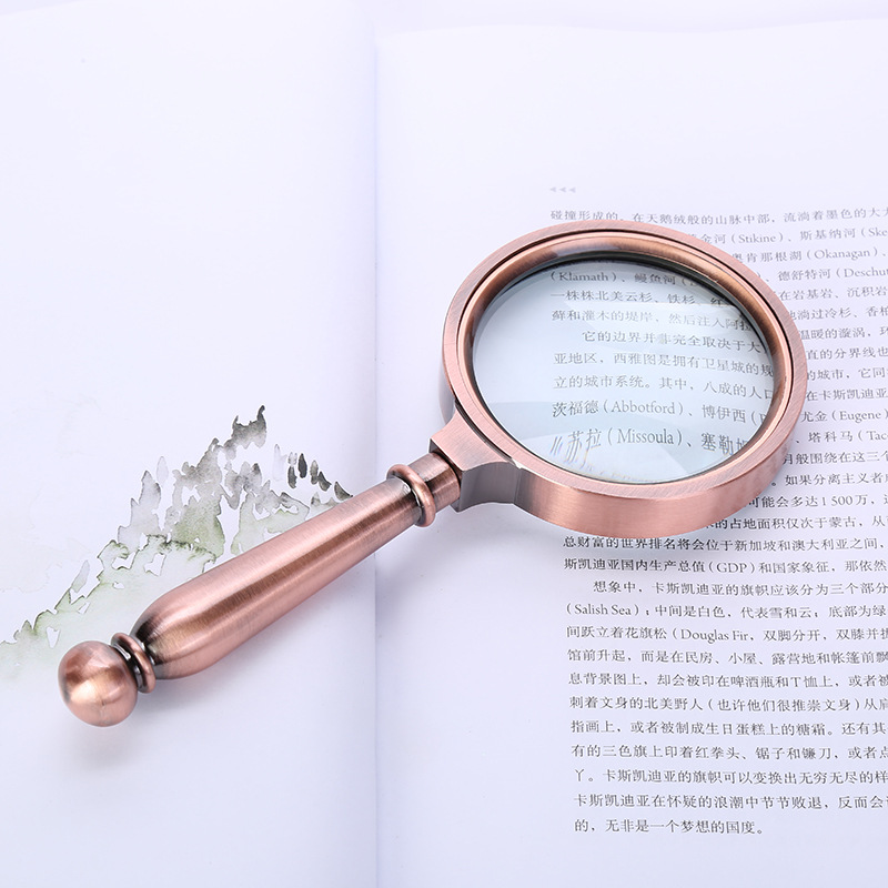 Wholesale of fashionable new metal ring gold-plated simple straight handle magnifying glass, personalized handheld reading glass for the elderly Application Scenario