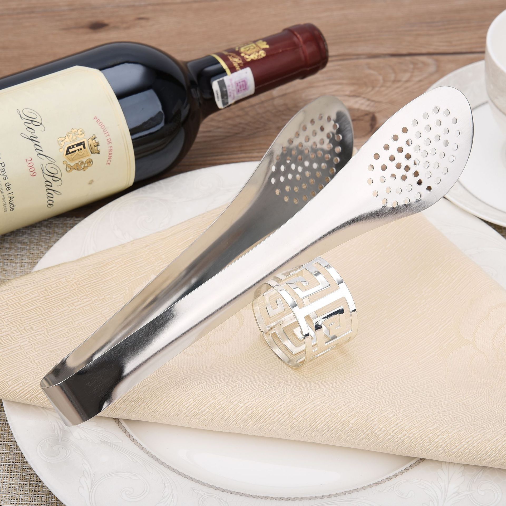Non-magnetic stainless steel 5-inch, 7-inch, 9-inch and 12-inch exquisite food tongs, ice tongs and food tongs Application Scenario