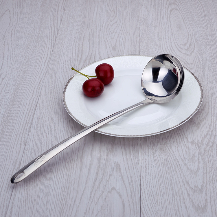Factory wholesale stainless steel three-millimeter water droplet leaf drop non-magnetic soup shell leak, suitable for restaurant hot pot spoons and soup spoons at home Application Scenario