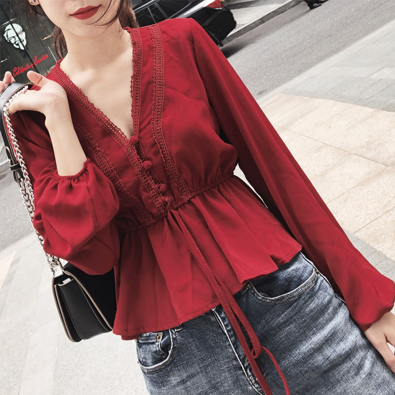 The new summer and autumn collection of the super popular Instagram fairy white lantern sleeve retro court shirt and V-neck chiffon top for women