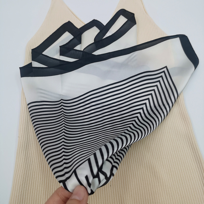 53*53 line cashew nut printed square scarf, women's summer satin imitation silk scarf factory direct sales Application Scenario
