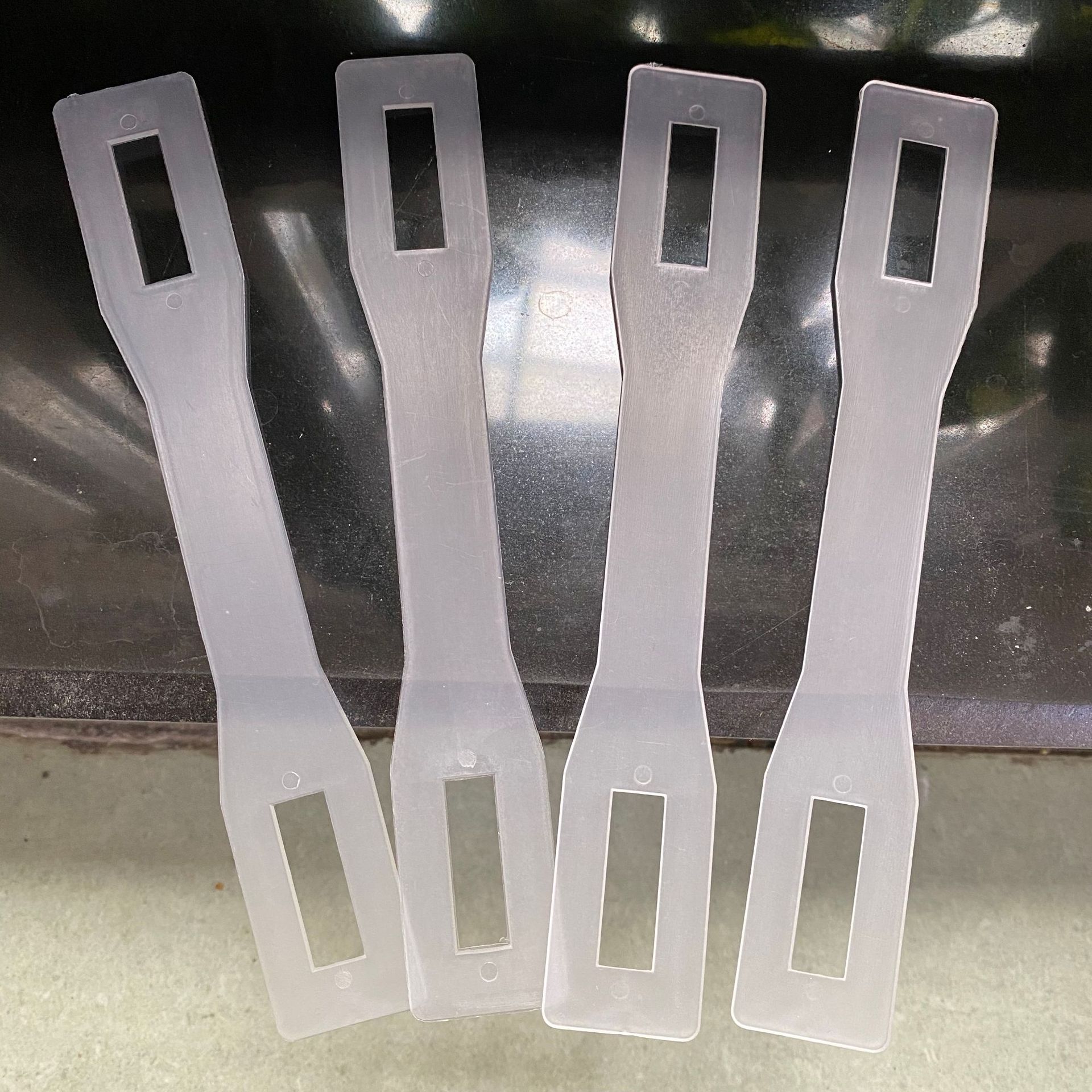 Plastic gift box, hand-held plastic color box, handle, plastic handle buckle, handle with carton packaging, hand-held handle buckle in stock Application Scenario