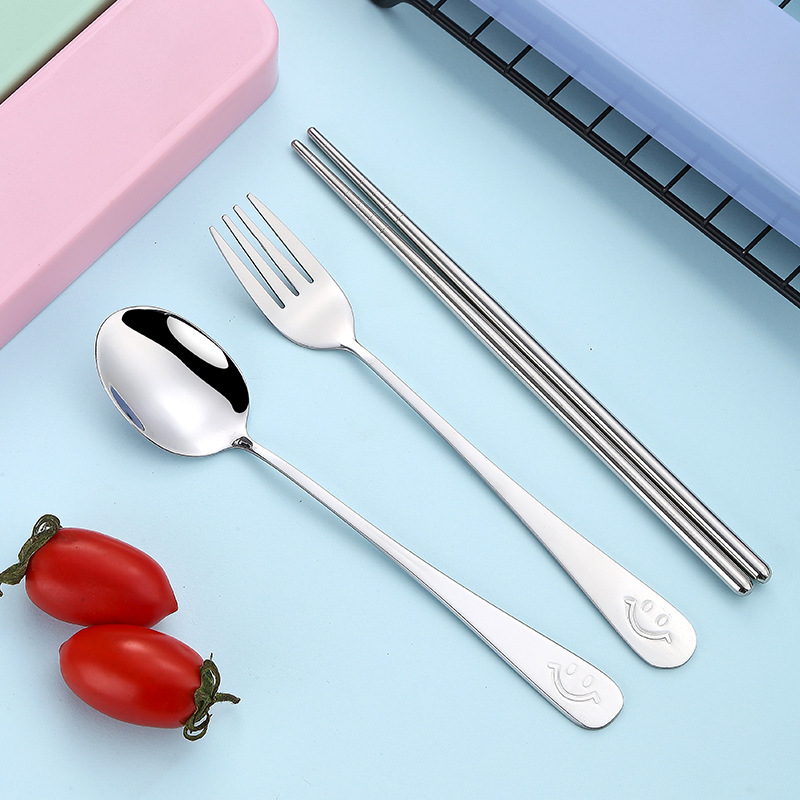 Advertising gift stainless steel tableware smiling face set, three-piece set of spoons, forks and chopsticks, customized tableware set for travel and outdoor activities Application Scenario