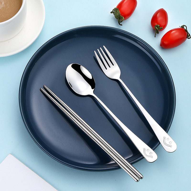 Advertising gift stainless steel tableware smiling face set, three-piece set of spoons, forks and chopsticks, customized tableware set for travel and outdoor activities Specification image