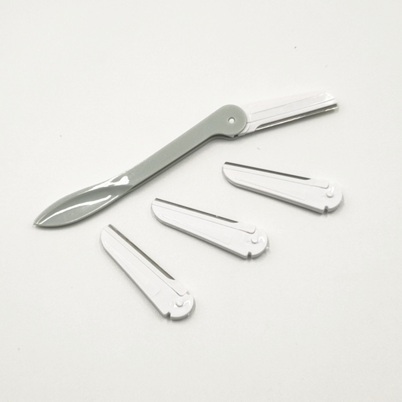 The eyebrow shaping knife set comes with a replaceable blade eyebrow shaping tool and a beautiful and elegant beauty tool Item Picture