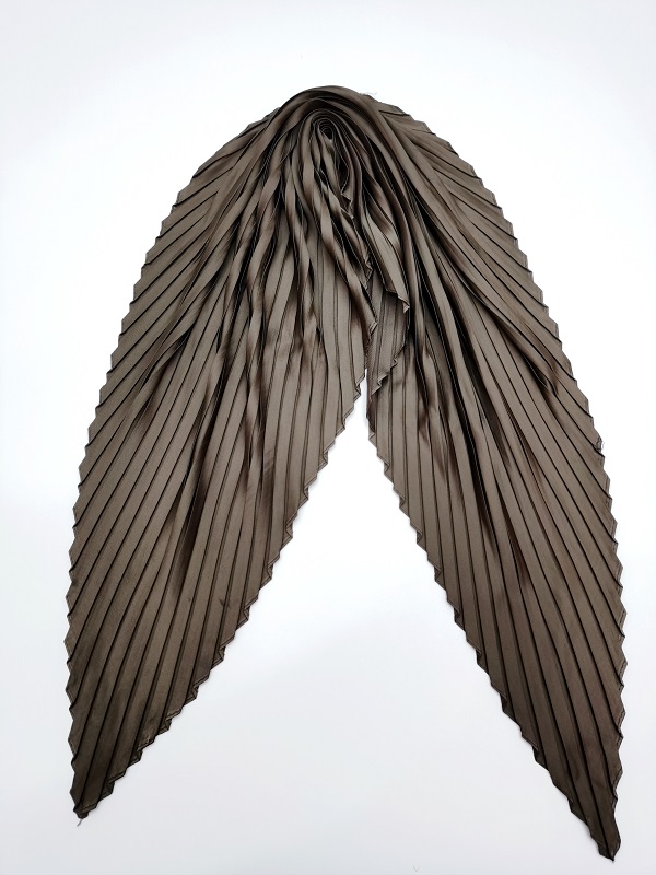 Solid color scarf 70*70 square scarf with pleated texture and silk-like feel, cross-border export version Application Scenario