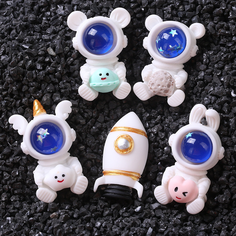 New creative astronaut spaceship resin jewelry accessories phone cases, hair ornaments, keychains, fridge magnets Specification drawing
