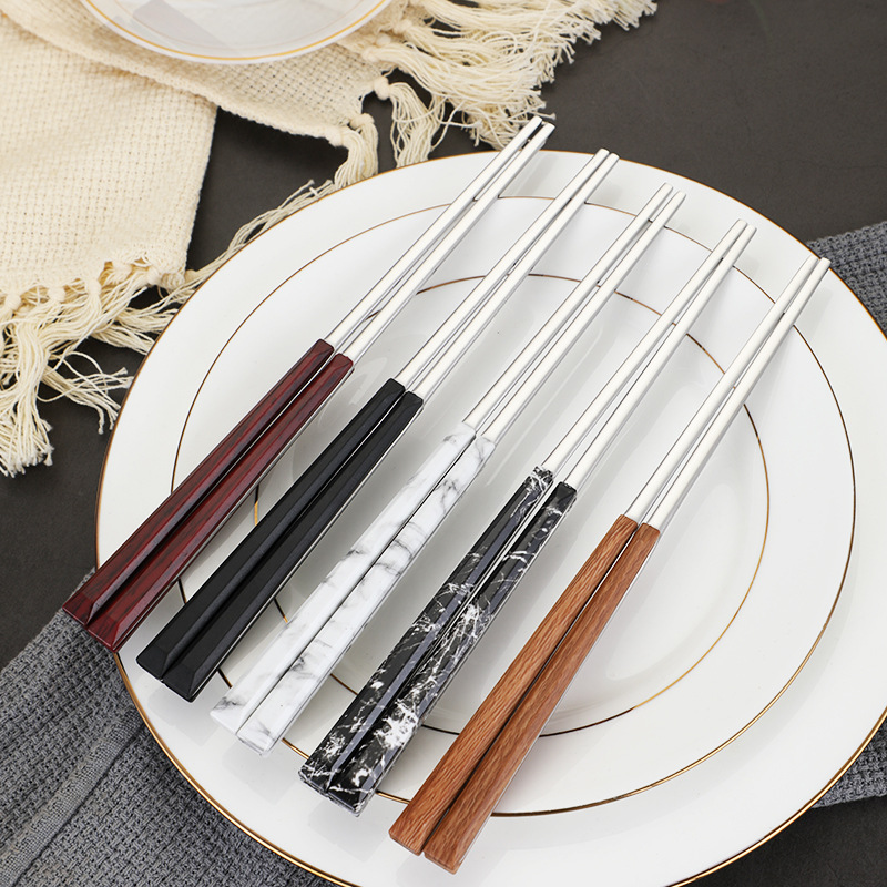 430 wood-grain imitation handle stainless steel knife, fork and spoon Western tableware set, Japanese and Korean tableware four-piece set, steak knife and chopsticks Stainless steel Western tableware set, easy to clean, stainless steel not prone to mold, mirror polished Application Scenario