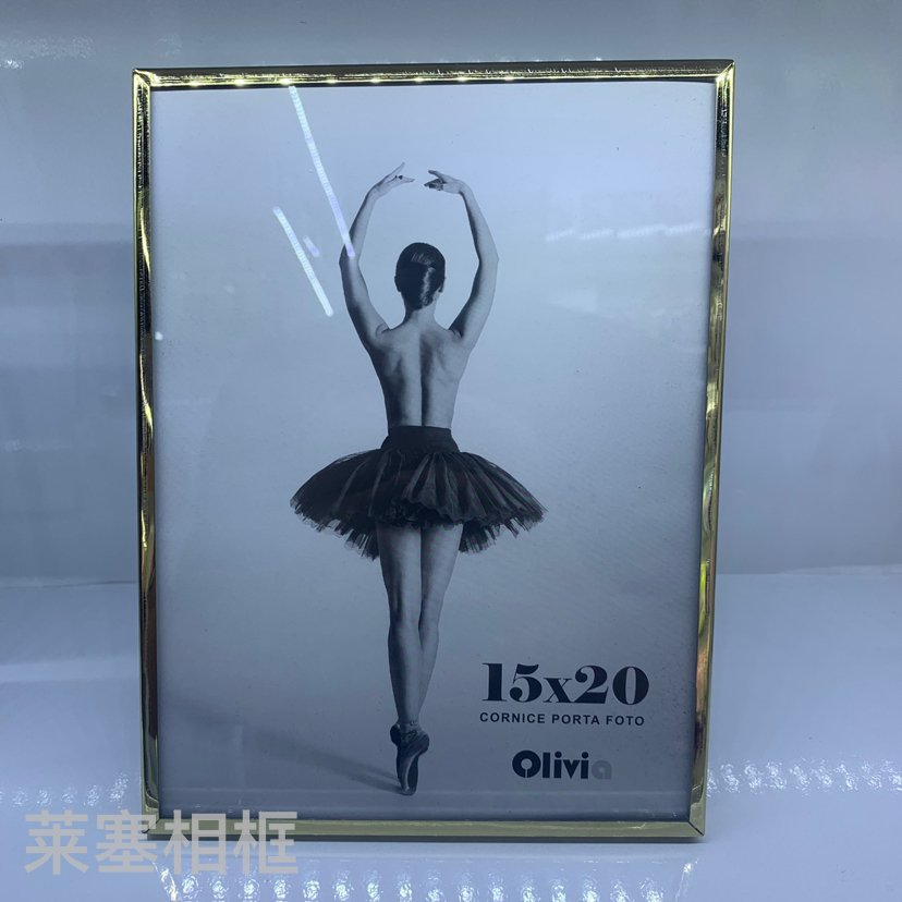 Small flat, fine-edged golden stainless steel glass with velvet backplate photo display, home decoration gift, metal photo frame Application Scenario