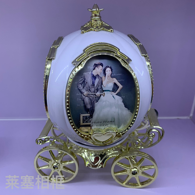Plastic electroplated music carriage ornaments, photos, home decoration gifts, handicrafts, photo frames details Picture