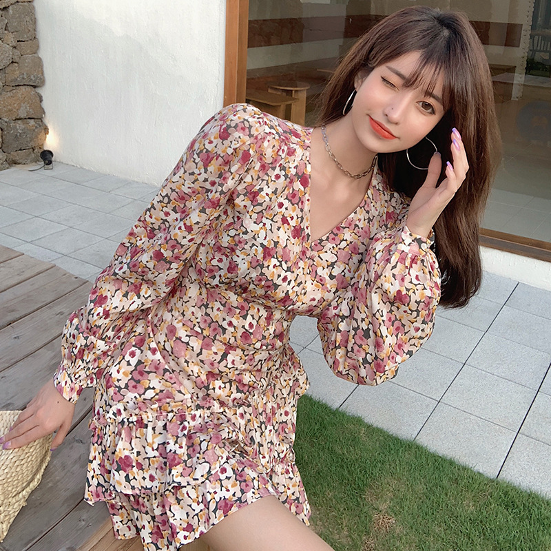 春秋装2021年新款女碎花连衣裙小个子搭配显高收腰显瘦姐妹长袖裙