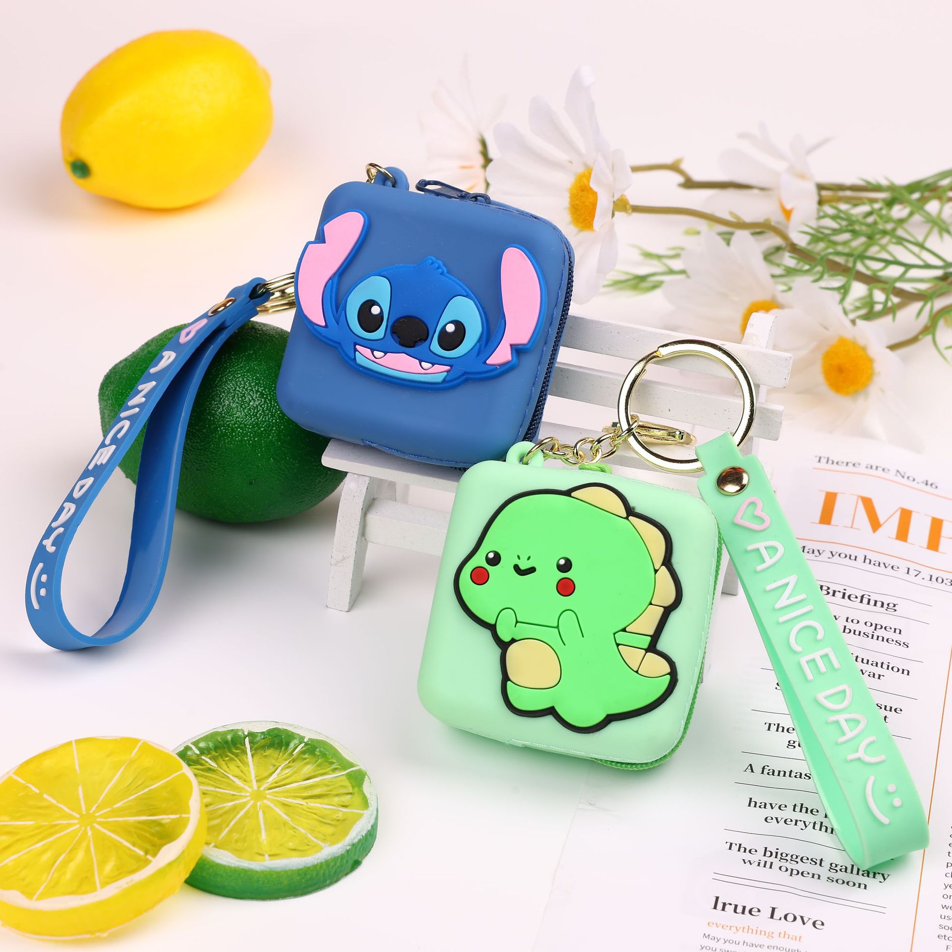 Wholesale of new children's handbags, gifts for boys and girls, silicone coin purses, trendy children's crossbody small bags and pendants Application Scenario