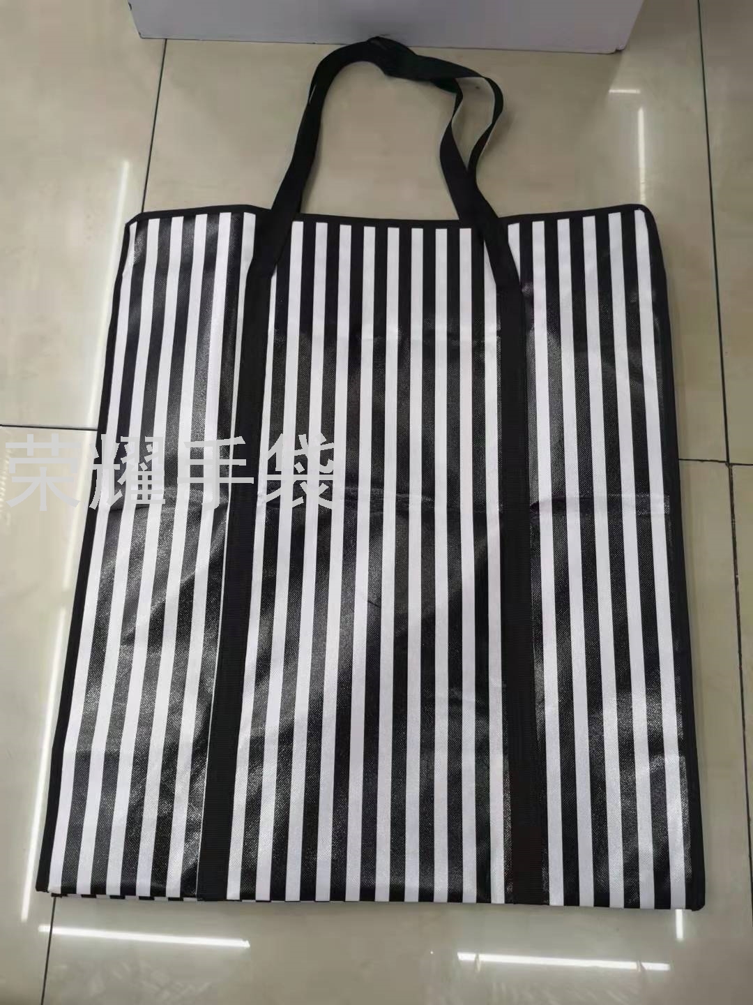 Non-woven fabric woven bags, storage boxes, colored bags, luggage bags, advertising bags, cartoon bags Application Scenario