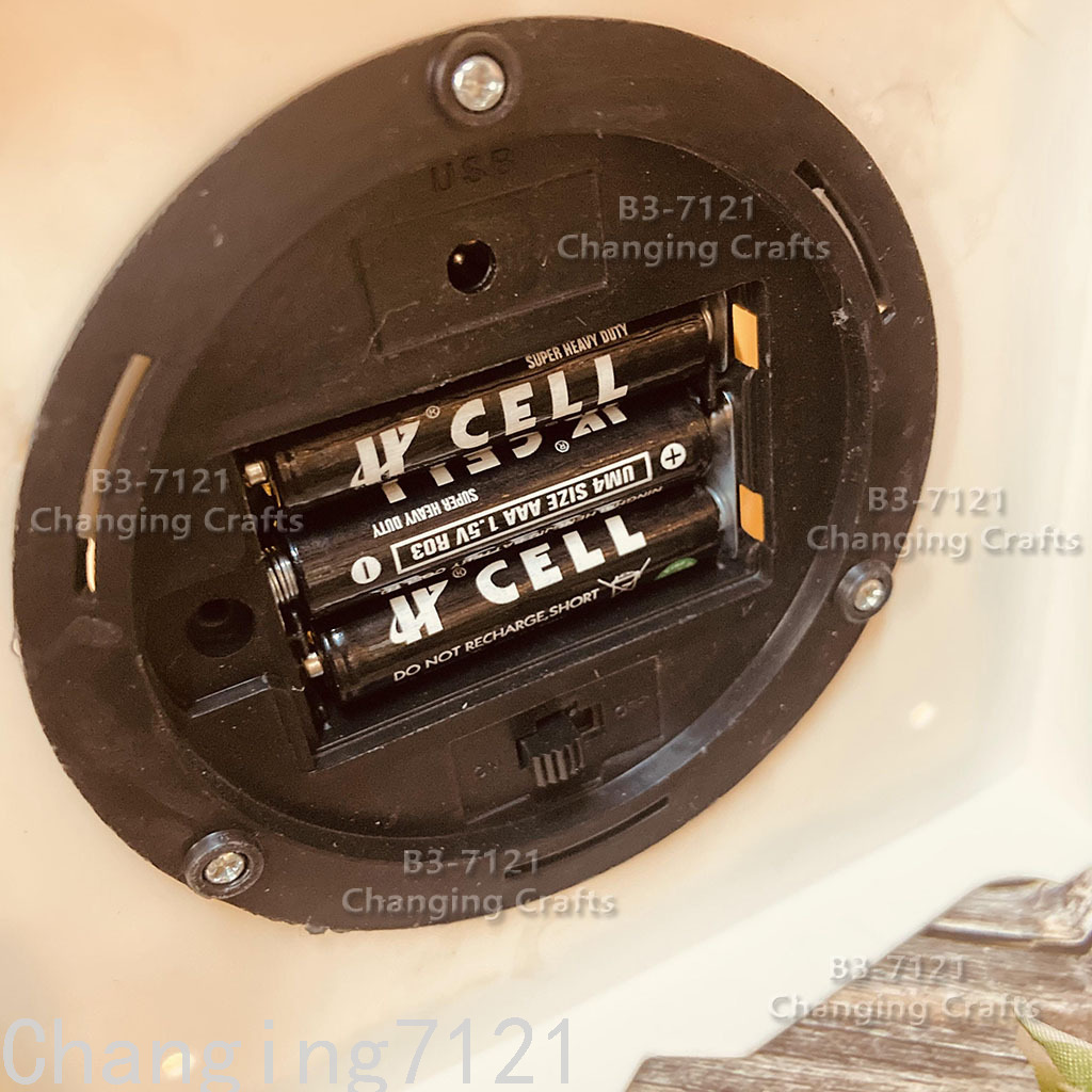 The plastic antique kerosene flame wind lamp for ramadan and the electronic candlelight for Christmas in Eid al-Adha Item Picture