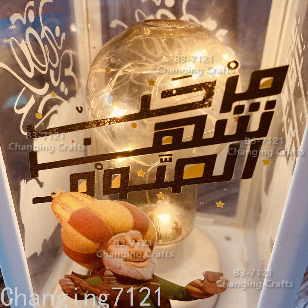 The plastic antique kerosene flame wind lamp for ramadan and the electronic candlelight for Christmas in Eid al-Adha Specification image