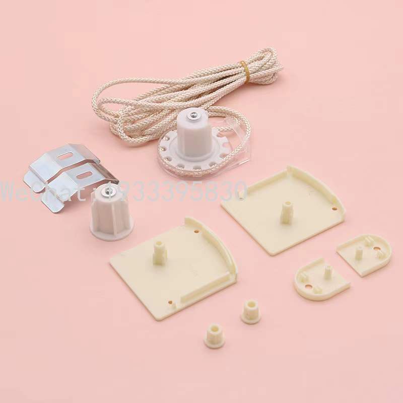ويتم توزيع قطع الستائر اللاصقة للون باللونين باستخدام شريط اللونين Item Picture