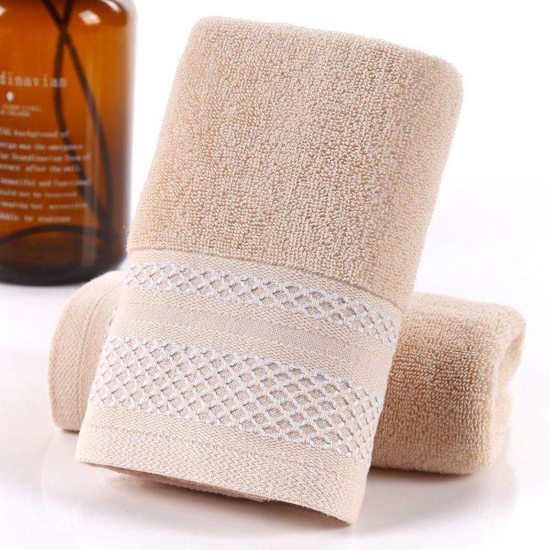 Pure cotton towel that absorbs water and does not shed fibers. Thickened and soft face towel. White checkered for home use. Male and female students take baths and wipe their faces Application Scenario
