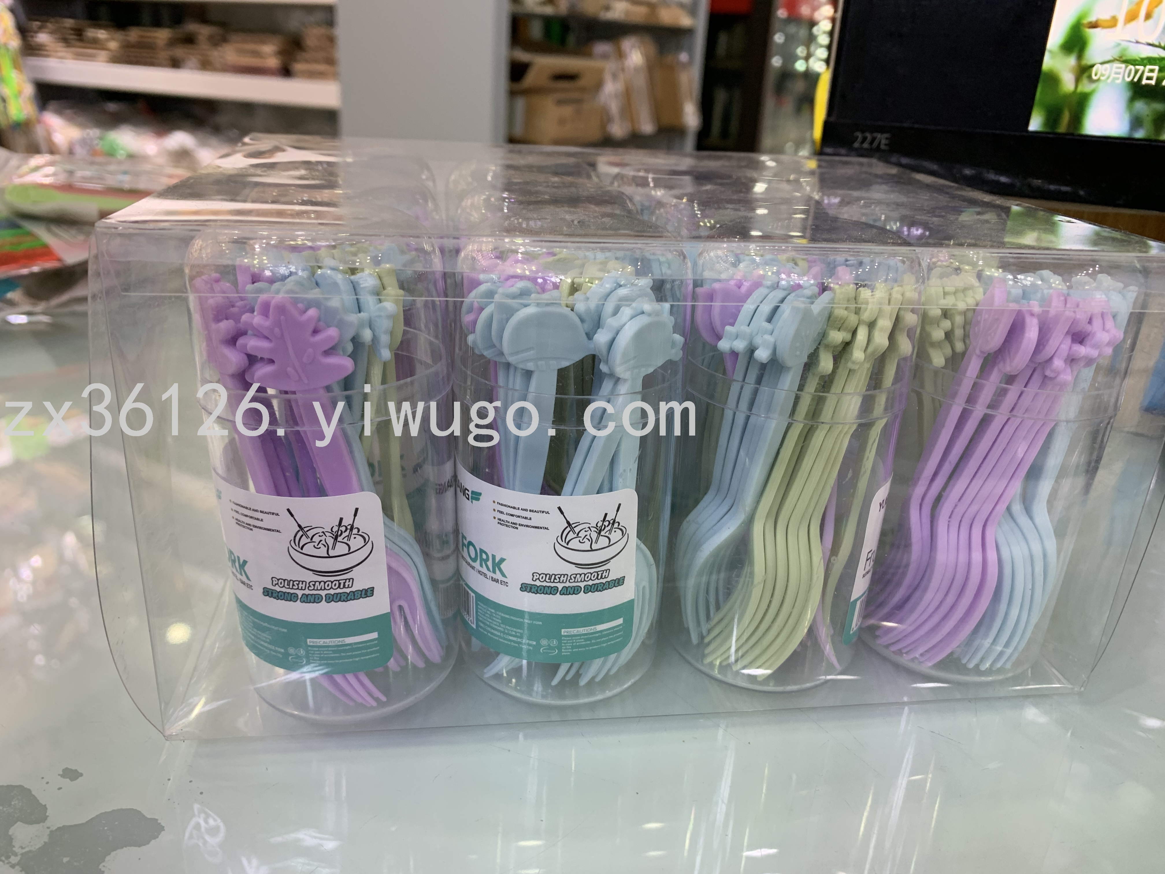 Disposable plastic fruit fork thumbnail