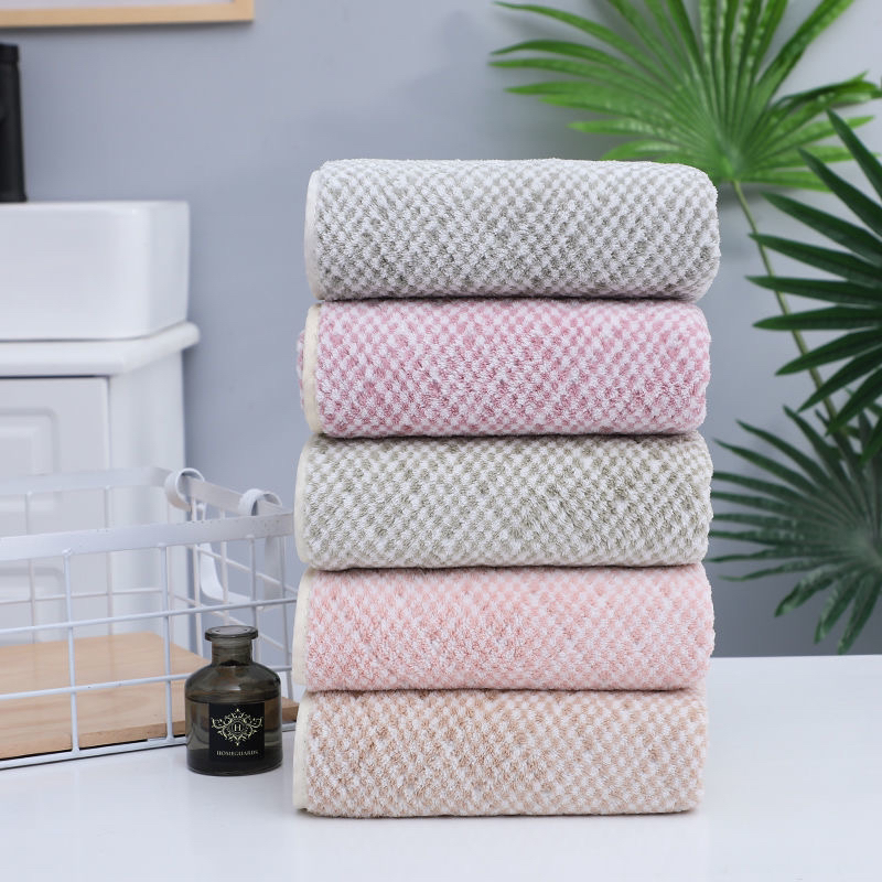 Toalla coral fleece toalla seca para el cabello uso diario super absorbente engrosado adulto pareja estudiante cara toalla al por mayor strip dot wipe manos Application Scenario