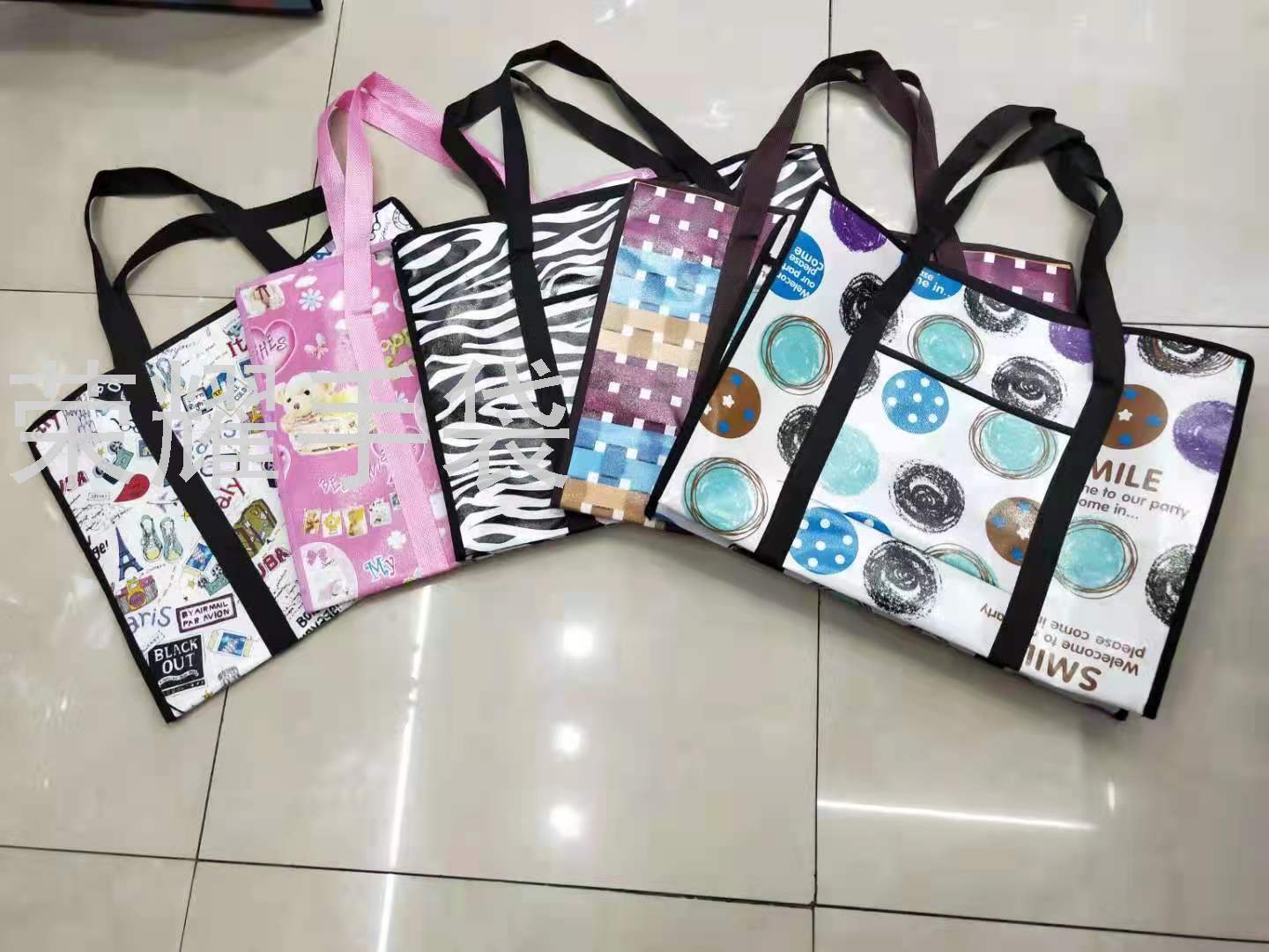 Honor handbags include checkered bags, Oxford cloth bags, tote bags, and eco-friendly bags Item Picture