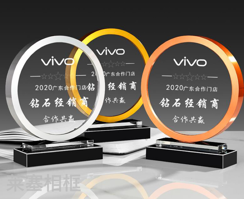 Photos of creative metal crystal ornaments, home decoration gifts, handicrafts, MEDALS Application Scenario