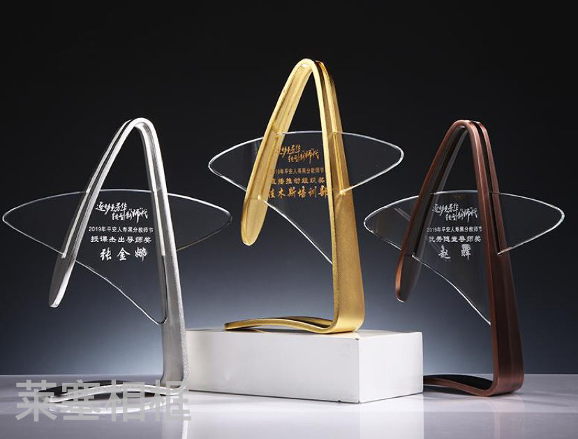 Photos of creative metal crystal ornaments, home decoration gifts, handicrafts, MEDALS Item Picture