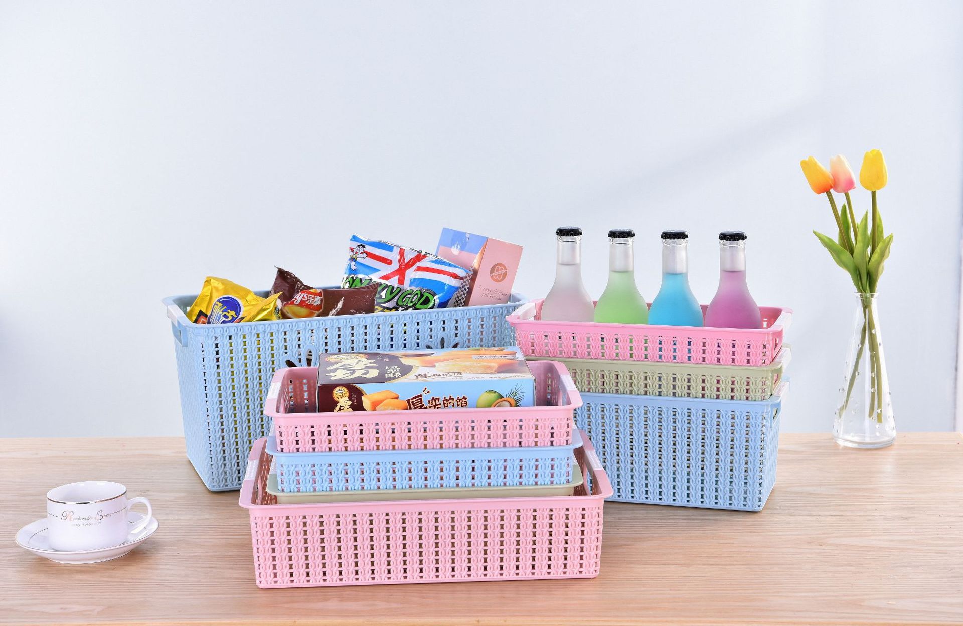 Wicker desktop storage basket, plastic sorting box, sundries storage basket, snack and toy storage box, bathroom bath basket Application Scenario