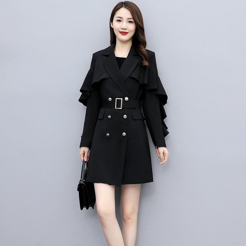 The 2021 autumn collection features a mid-length women's windbreaker with ruffled edges and double-breasted buttons, paired with a belt