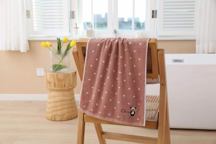 Teddy home toalla de algodón para adultos para lavar la cara absorbente sin perder el pelo toalla de limpieza de la cara del estudiante del hogar bordado al por mayor details Picture
