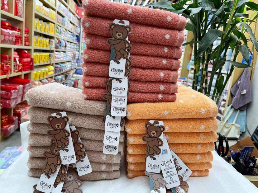 Teddy home toalla de algodón para adultos para lavar la cara absorbente sin perder el pelo toalla de limpieza de la cara del estudiante del hogar bordado al por mayor Application Scenario