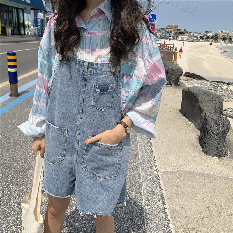 The new light-colored denim overalls for women in summer are super popular among Internet celebrities. The loose, rolled-up wide-leg pants are trendy and make you look younger Specification image