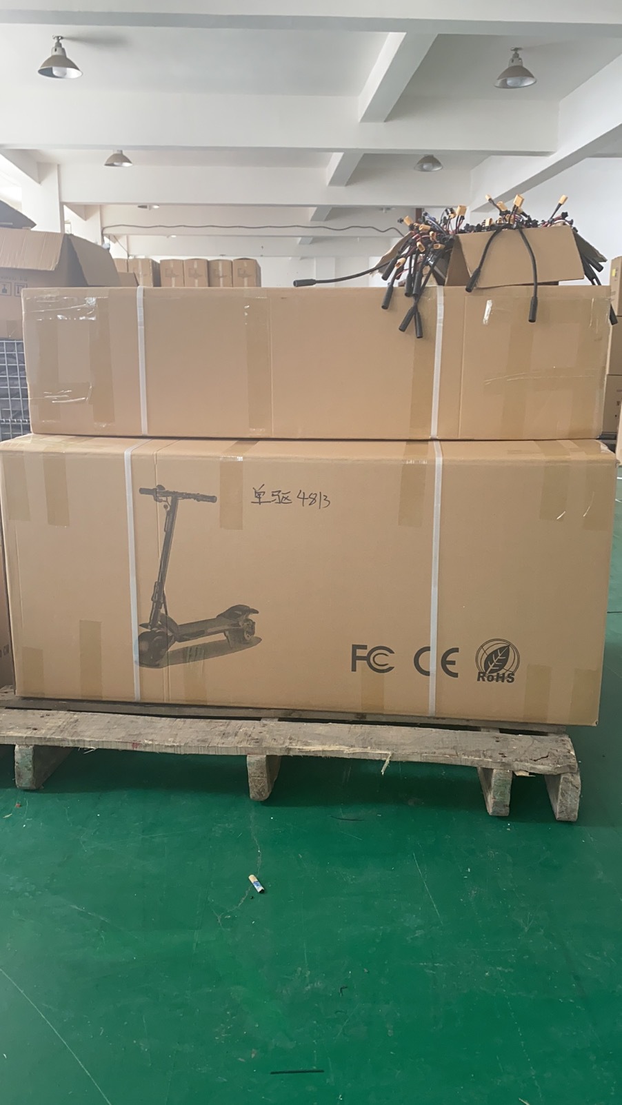 The 2022 new model of foreign trade wide-tire drifting electric scooter W1 PRO wide wheels e-Scooter Specification drawing