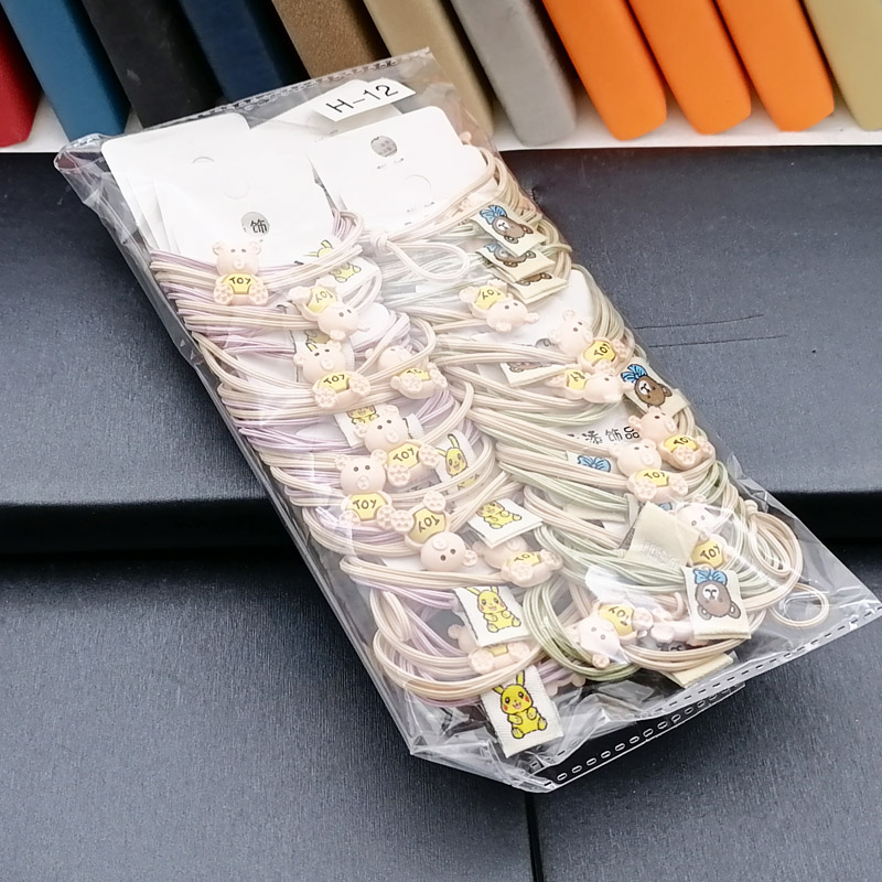 A2427 offers a variety of bear hair bands, hair accessories, hair lanyards, hair ties, hair bands and hair ties at a 2-yuan store in Yiwu Application Scenario