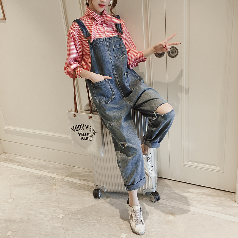 Ripped denim overalls for female students, new autumn style loose Korean-style wide-leg straight-leg simple halter nine-inch pants details Picture