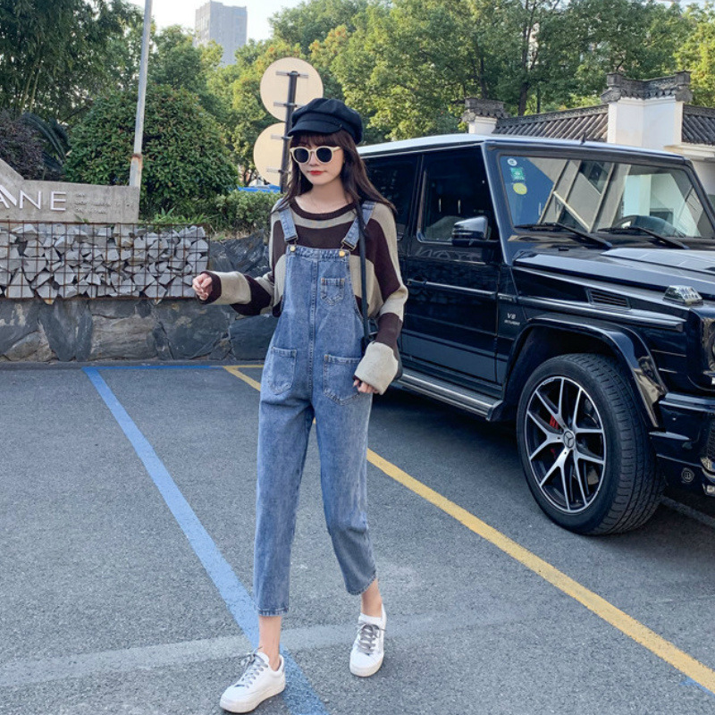 The new large-sized women's denim overalls for autumn and winter are loose and slimming, adding a nine-inch straight Harem pant for overweight girls