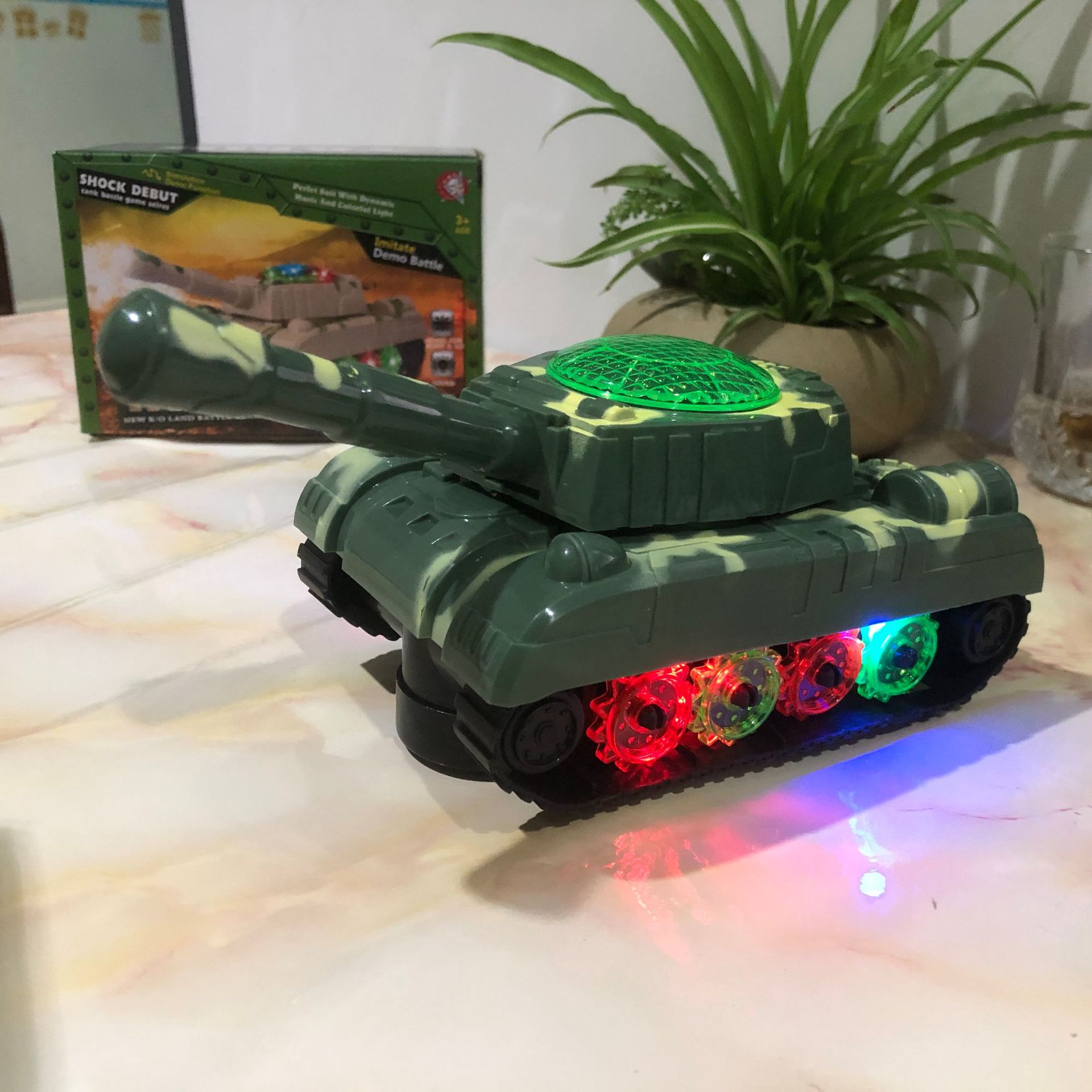 Electric swivel wheel tank toy car model, children's simulation tank car, flashing sound, light and electricity toys, boys' wholesale details Picture
