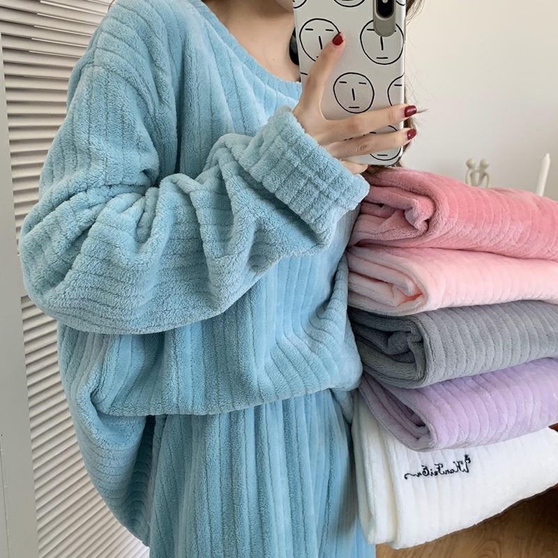 2021 new crescent warm set home service pajamas network red coral velvet set women lazy set thumbnail