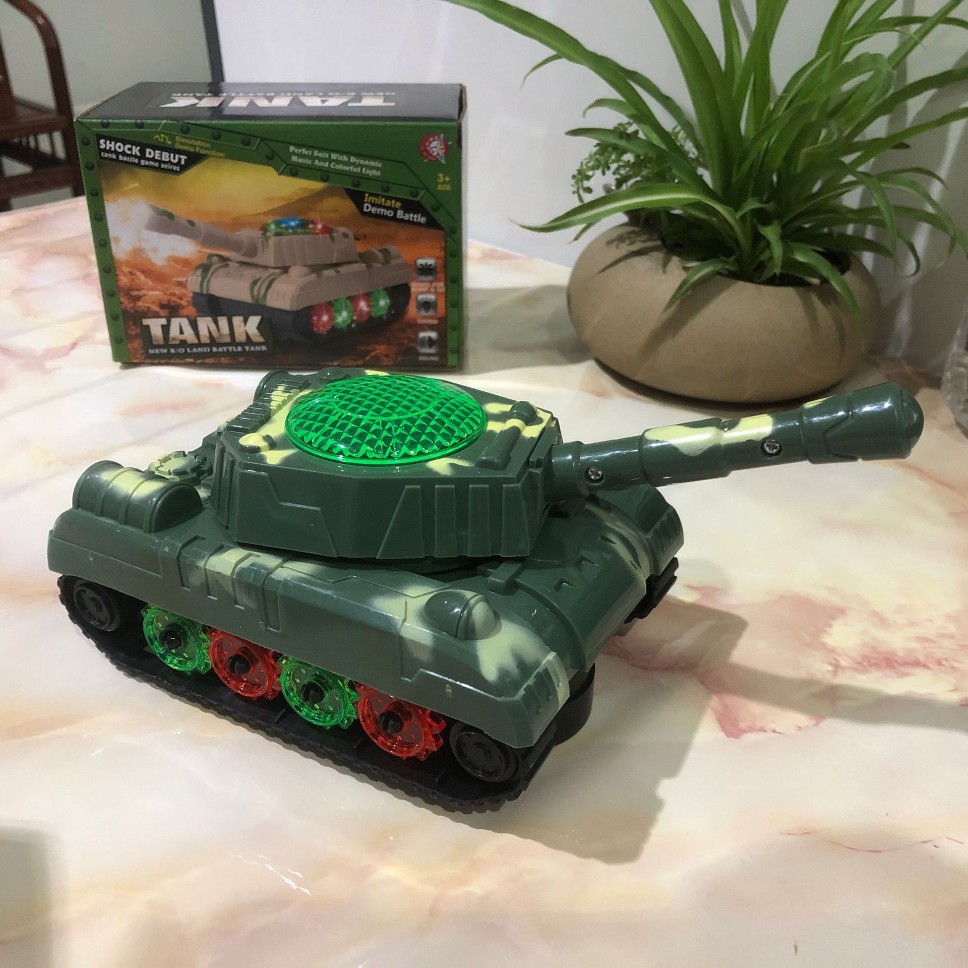 Electric swivel wheel tank toy car model, children's simulation tank car, flashing sound, light and electricity toys, boys' wholesale Application Scenario
