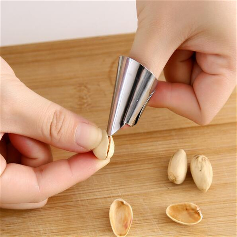 Edamame peeling tool, iron nail cover, water chestnut, broad bean, pine nut, pistachio peeling tool, anti-cutting hand and finger guard Application Scenario