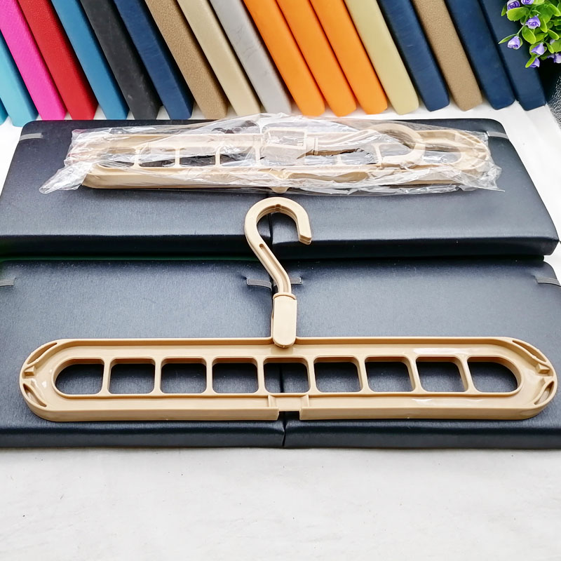 D1344 Simple wardrobe hook hanger hanger hanger tie clip 2-yuan store home and general merchandise wholesale Application Scenario